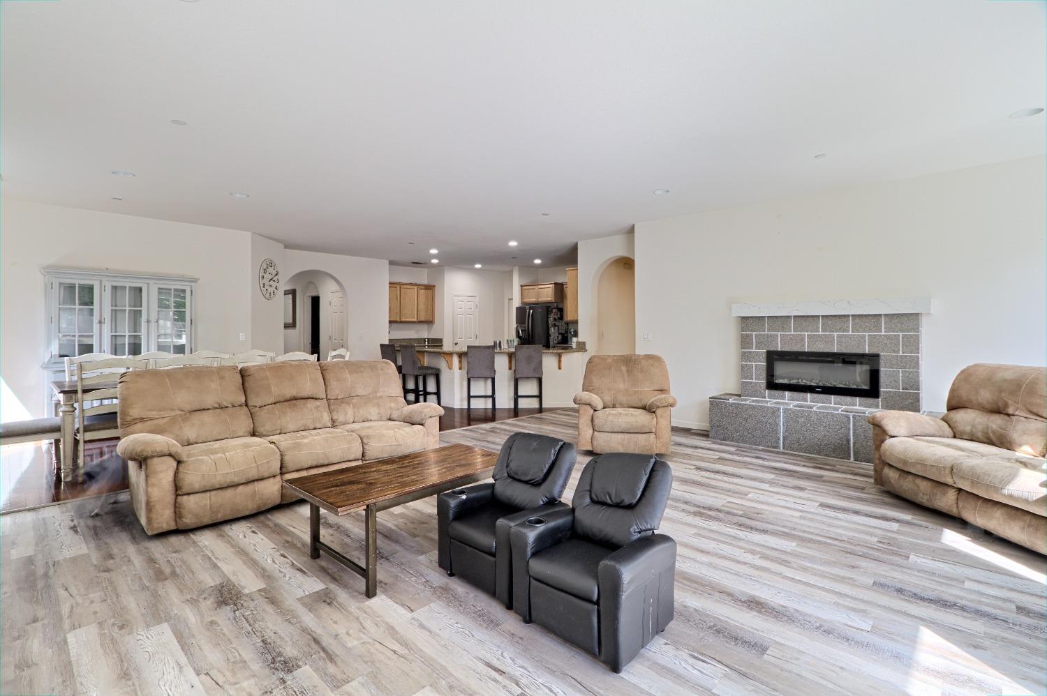 Detail Gallery Image 7 of 45 For 25775 Grafton, Esparto,  CA 95627 - 5 Beds | 3 Baths