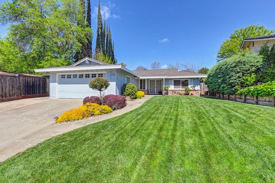 Detail Gallery Image 1 of 1 For 6324 Creekcrest Cir, Citrus Heights,  CA 95621 - 3 Beds | 2 Baths