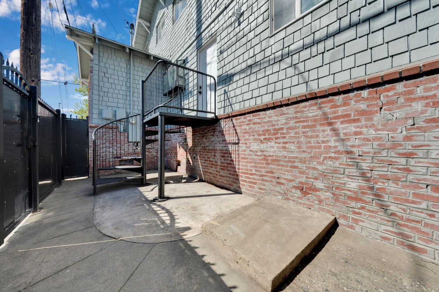 Detail Gallery Image 70 of 84 For 915 30th, Sacramento,  CA 95816 - 5 Beds | 2 Baths