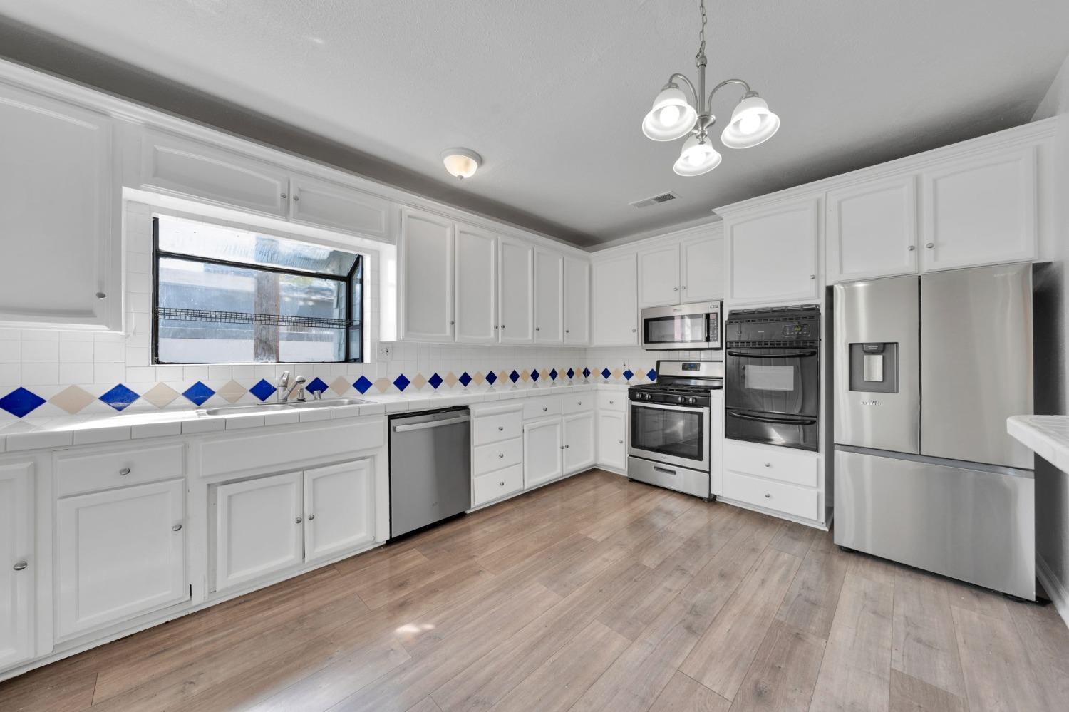 Detail Gallery Image 30 of 84 For 915 30th, Sacramento,  CA 95816 - 5 Beds | 2 Baths