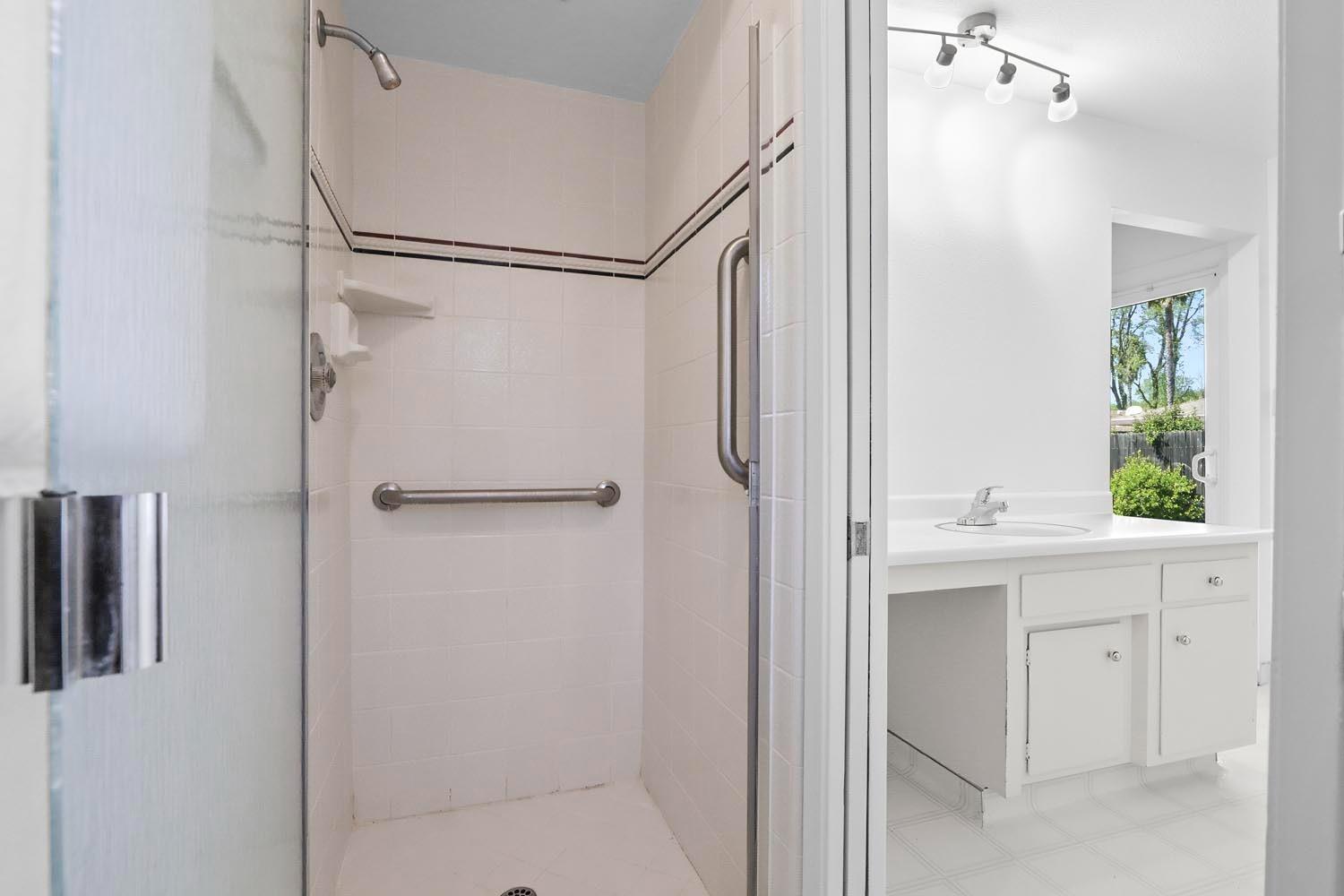 Detail Gallery Image 35 of 52 For 6392 Gloria Dr, Sacramento,  CA 95831 - 3 Beds | 2 Baths