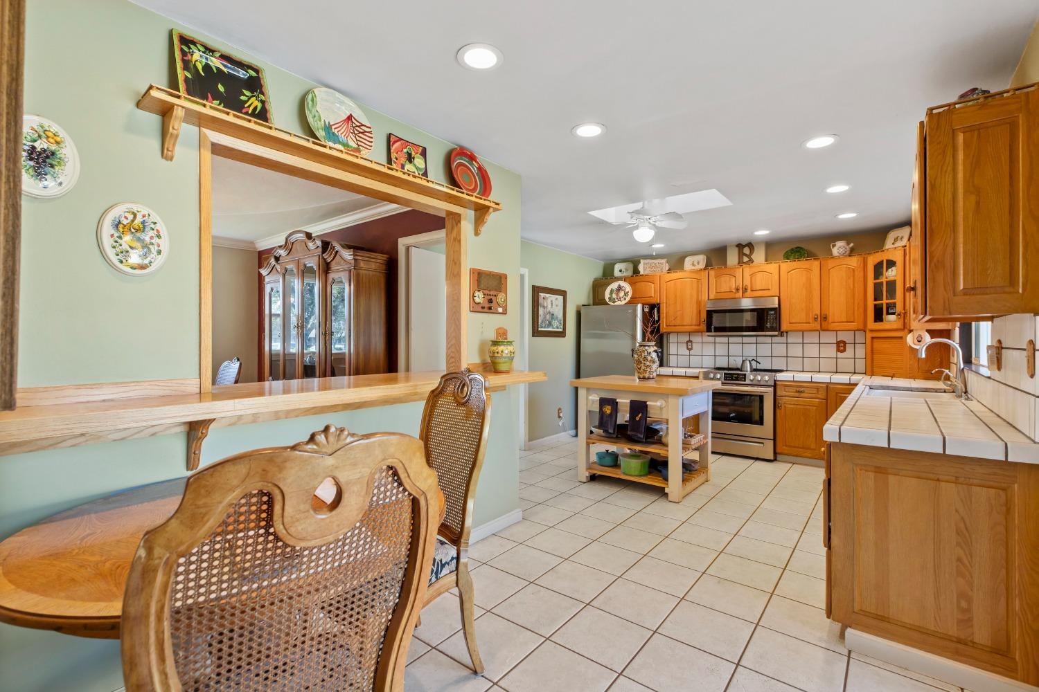 Detail Gallery Image 15 of 44 For 402 Northwood Dr, Modesto,  CA 95350 - 3 Beds | 2/1 Baths