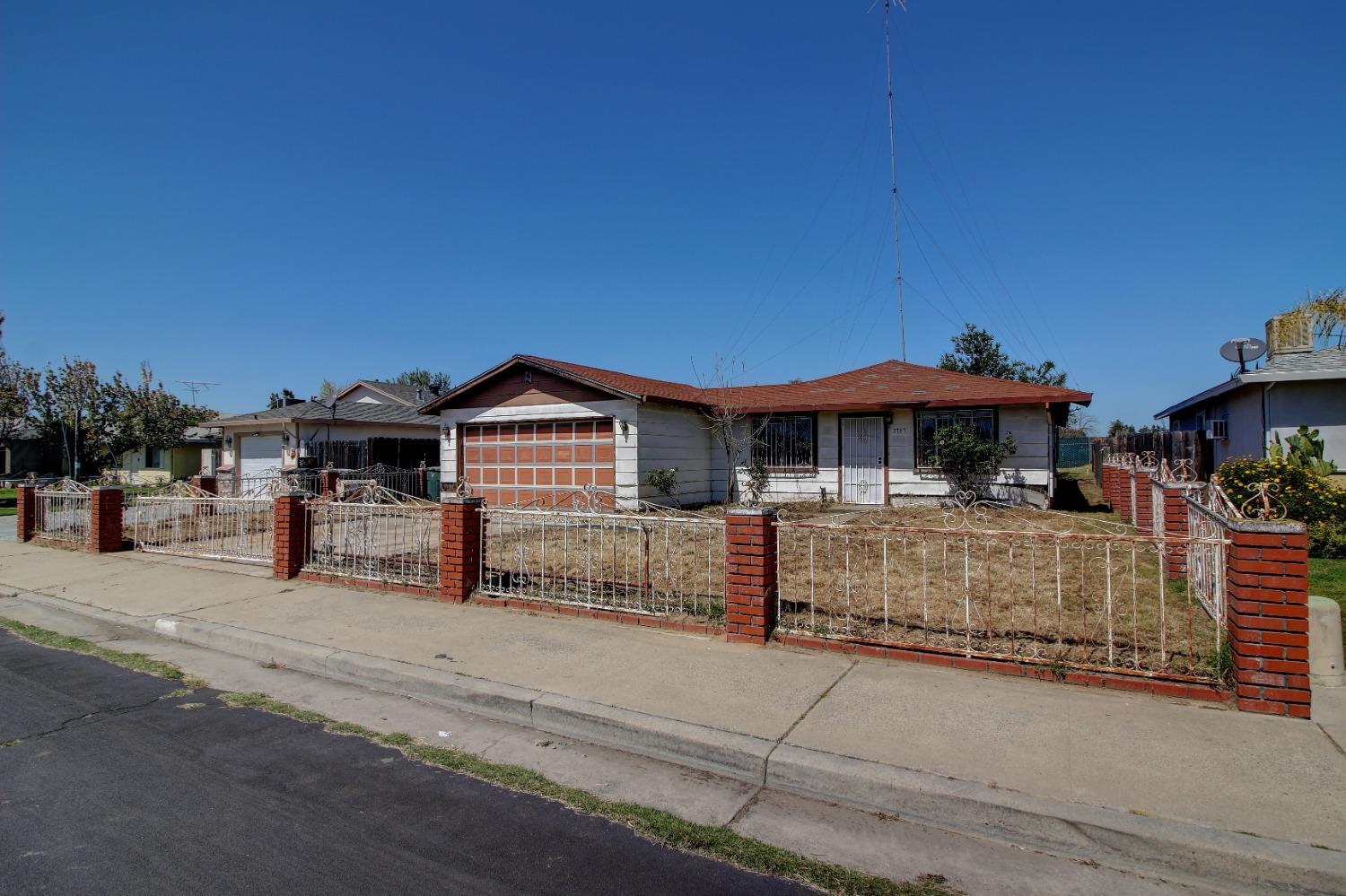 Hickory Avenue, Livingston, California image 5