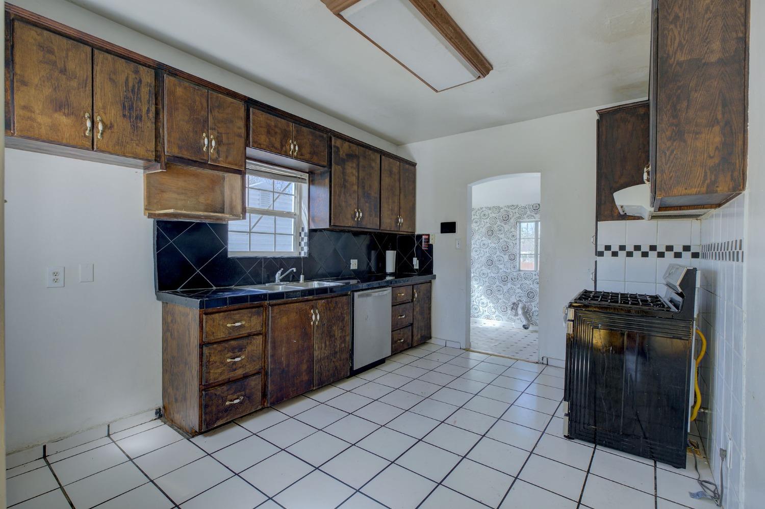 Detail Gallery Image 11 of 22 For 2515 Colfax St, Sacramento,  CA 95815 - 2 Beds | 1 Baths