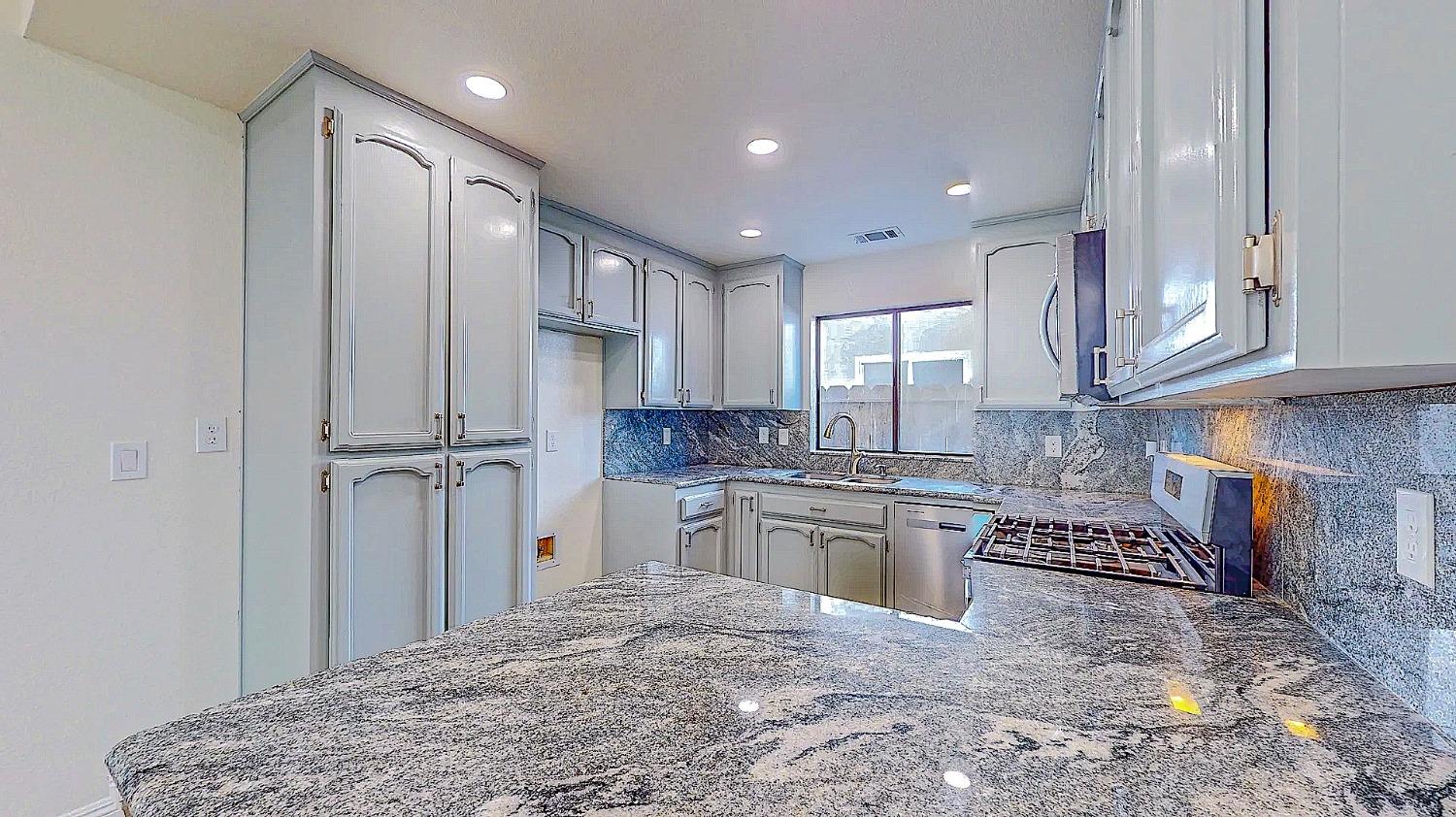 Detail Gallery Image 15 of 50 For 1324 Moffett Rd, Modesto,  CA 95351 - 5 Beds | 3 Baths