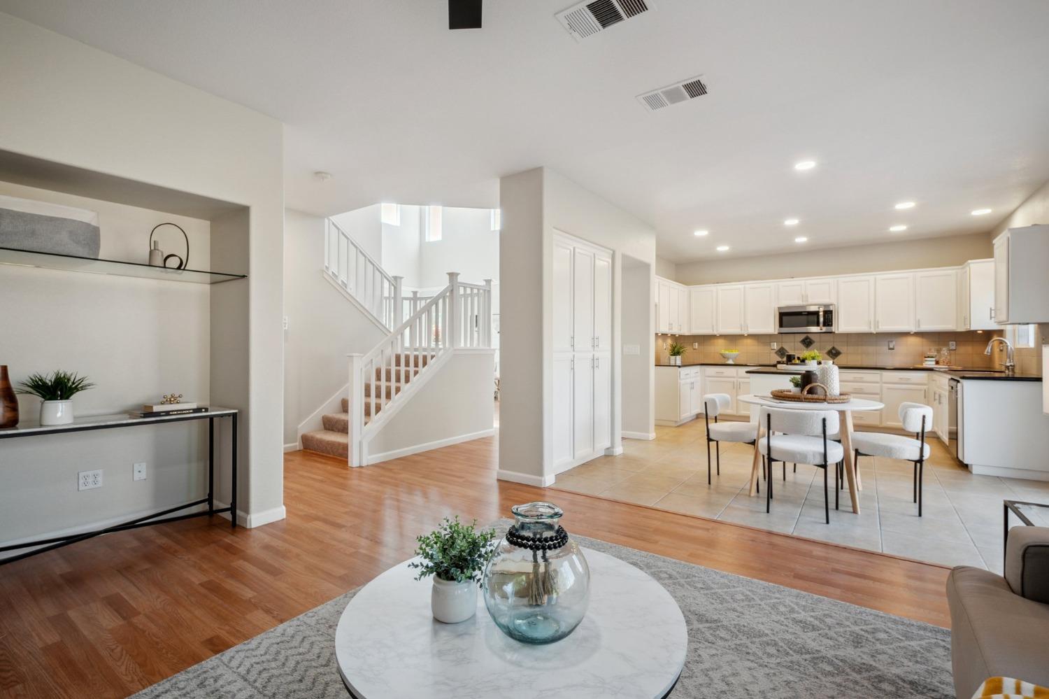Detail Gallery Image 13 of 43 For 4321 Burr Ct, Tracy,  CA 95377 - 4 Beds | 2/1 Baths