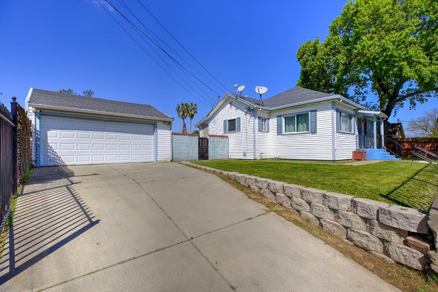 Detail Gallery Image 4 of 22 For 2515 Colfax St, Sacramento,  CA 95815 - 2 Beds | 1 Baths