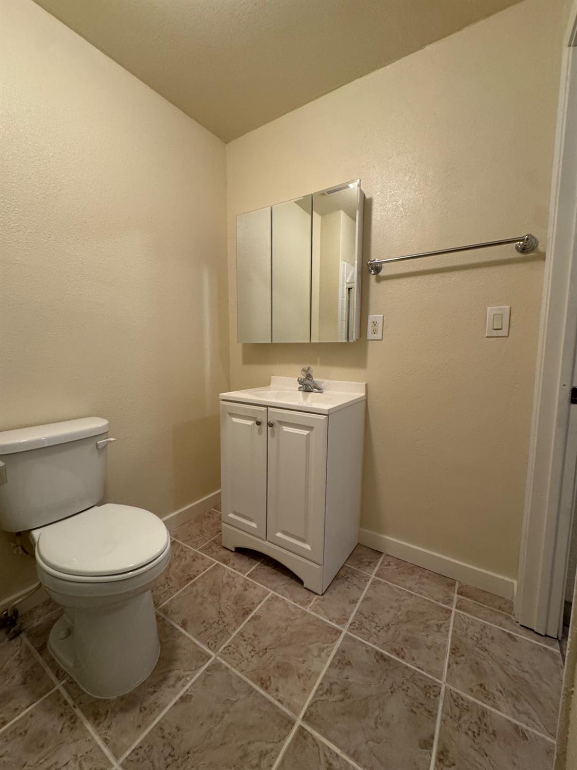 Detail Gallery Image 17 of 35 For 240 E 9th St #9TH,  Tracy,  CA 95376 - 3 Beds | 1 Baths