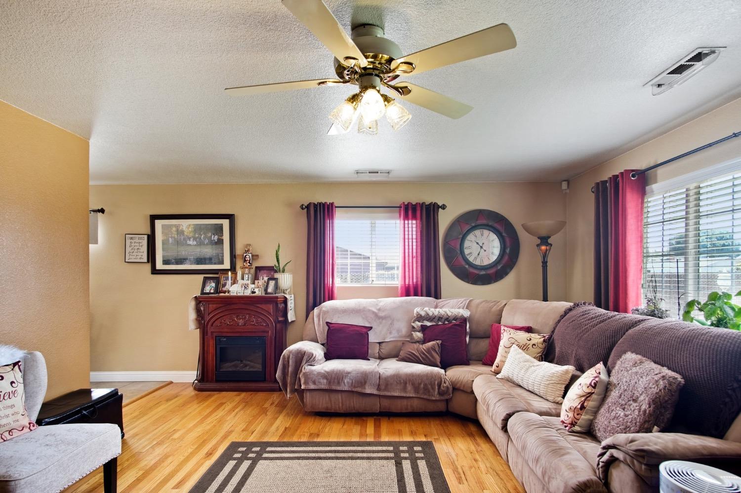 Detail Gallery Image 6 of 23 For 501 Montana Ave, Turlock,  CA 95380 - 2 Beds | 1 Baths