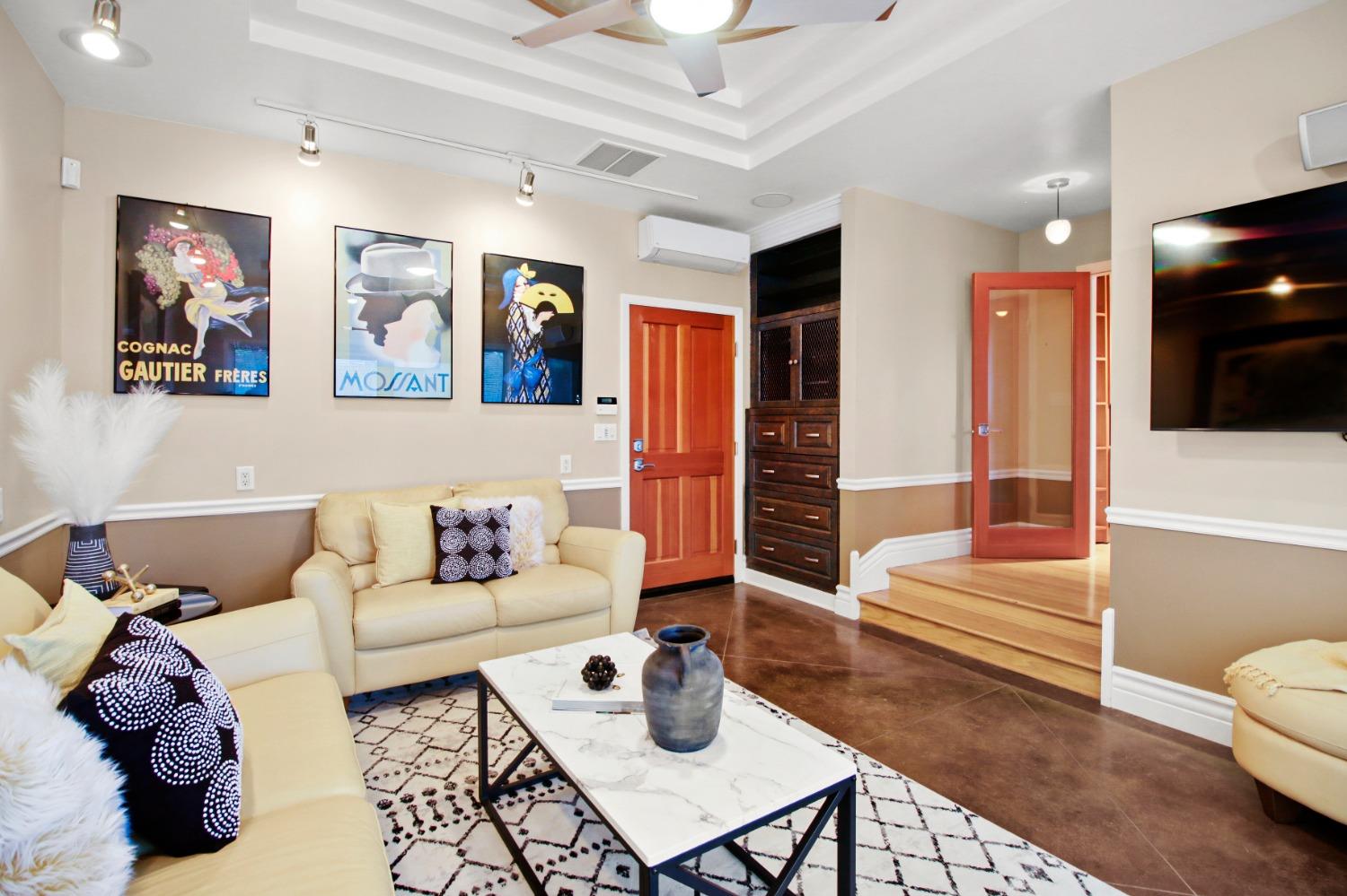 Detail Gallery Image 19 of 61 For 3950 American River Dr, Sacramento,  CA 95864 - 5 Beds | 3 Baths