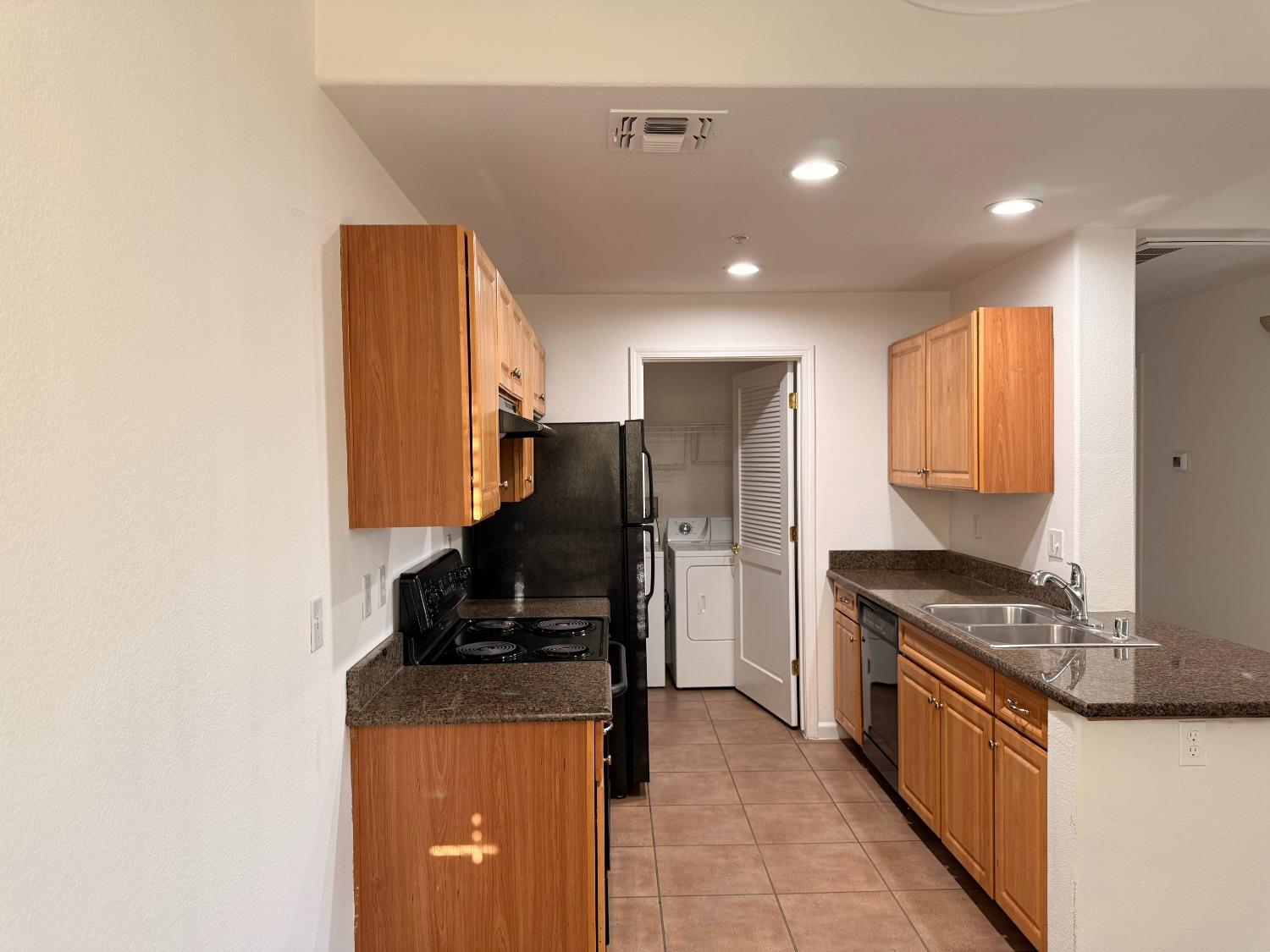 Detail Gallery Image 8 of 21 For 1360 Shady Ln #322,  Turlock,  CA 95382 - 2 Beds | 1 Baths