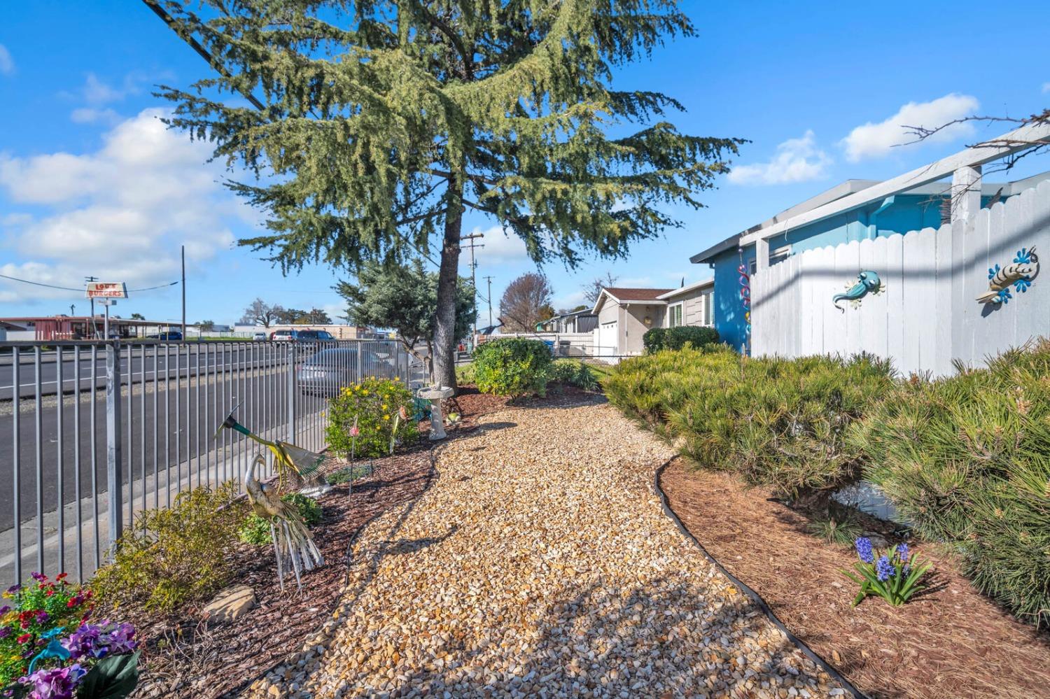 Detail Gallery Image 8 of 46 For 6220 Watt Ave, North Highlands,  CA 95660 - 3 Beds | 1/1 Baths
