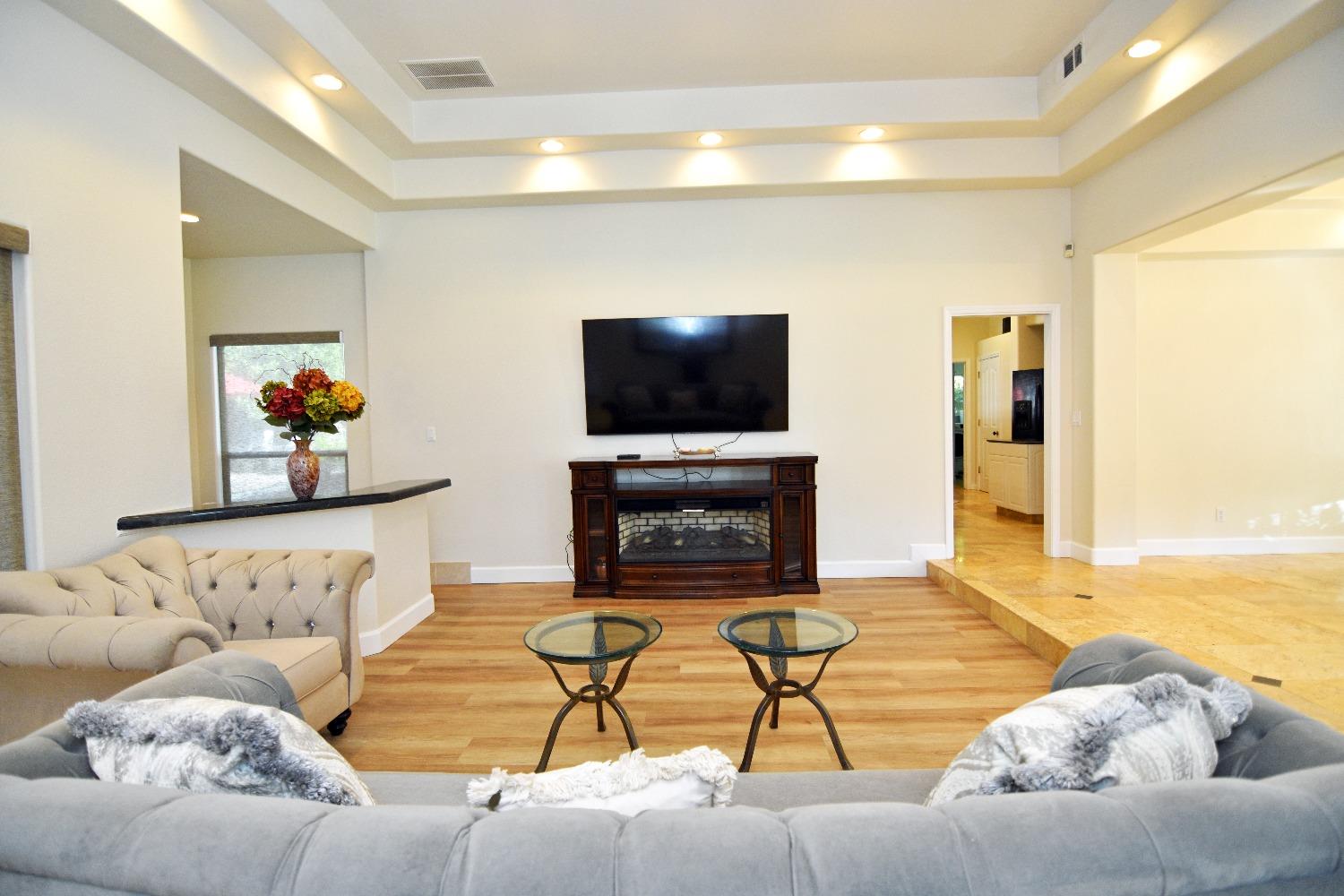 Detail Gallery Image 11 of 62 For 1945 Foxtail Ct, Turlock,  CA 95382 - 4 Beds | 3/1 Baths