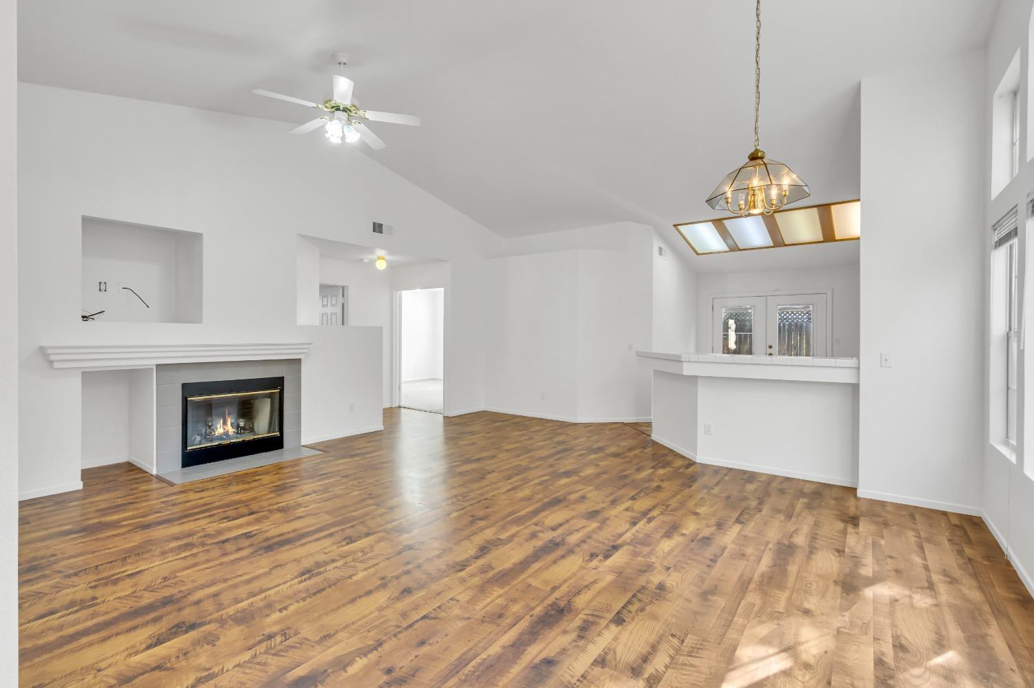 Detail Gallery Image 4 of 36 For 3729 Black Eagle Dr, Antelope,  CA 95843 - 4 Beds | 2 Baths