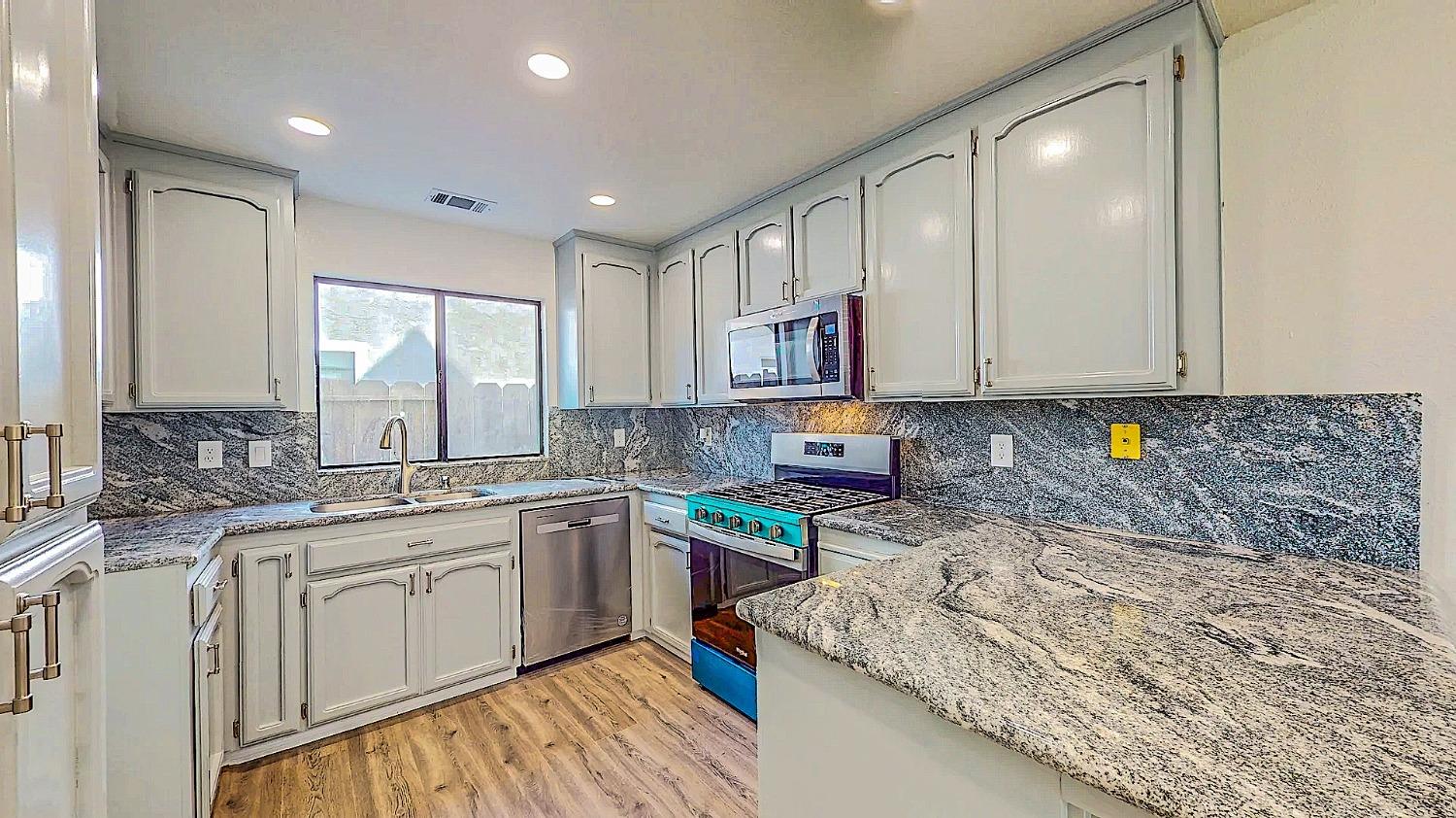 Detail Gallery Image 16 of 50 For 1324 Moffett Rd, Modesto,  CA 95351 - 5 Beds | 3 Baths