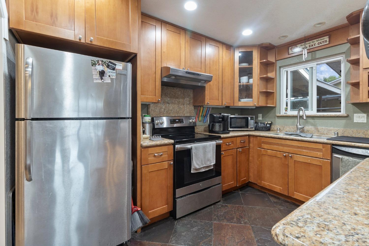 Detail Gallery Image 6 of 27 For 428 N Santa Monica St, Los Banos,  CA 93635 - 3 Beds | 2 Baths