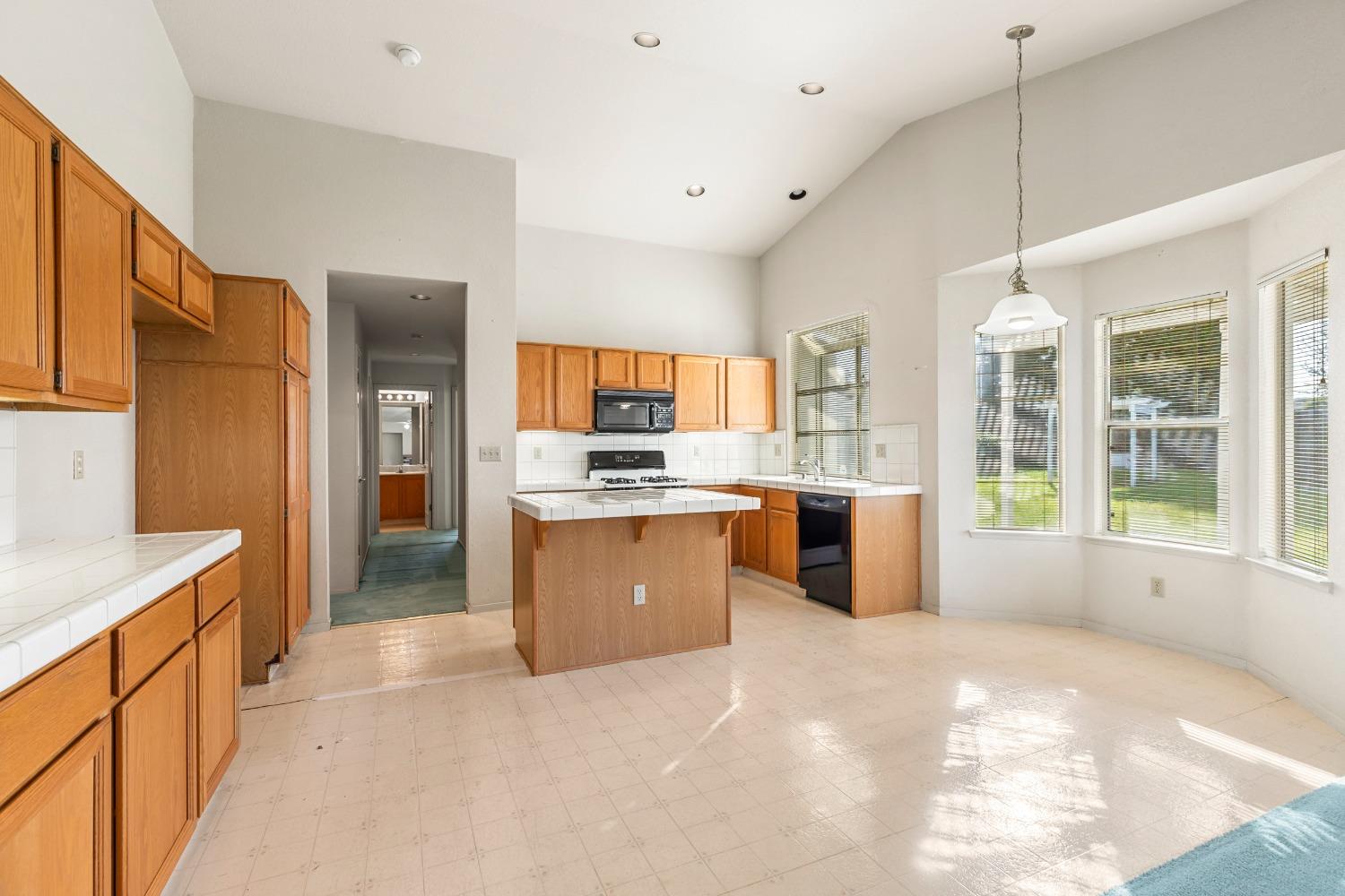 Detail Gallery Image 9 of 46 For 9701 Ranchwood Ct, Oakdale,  CA 95361 - 4 Beds | 2 Baths