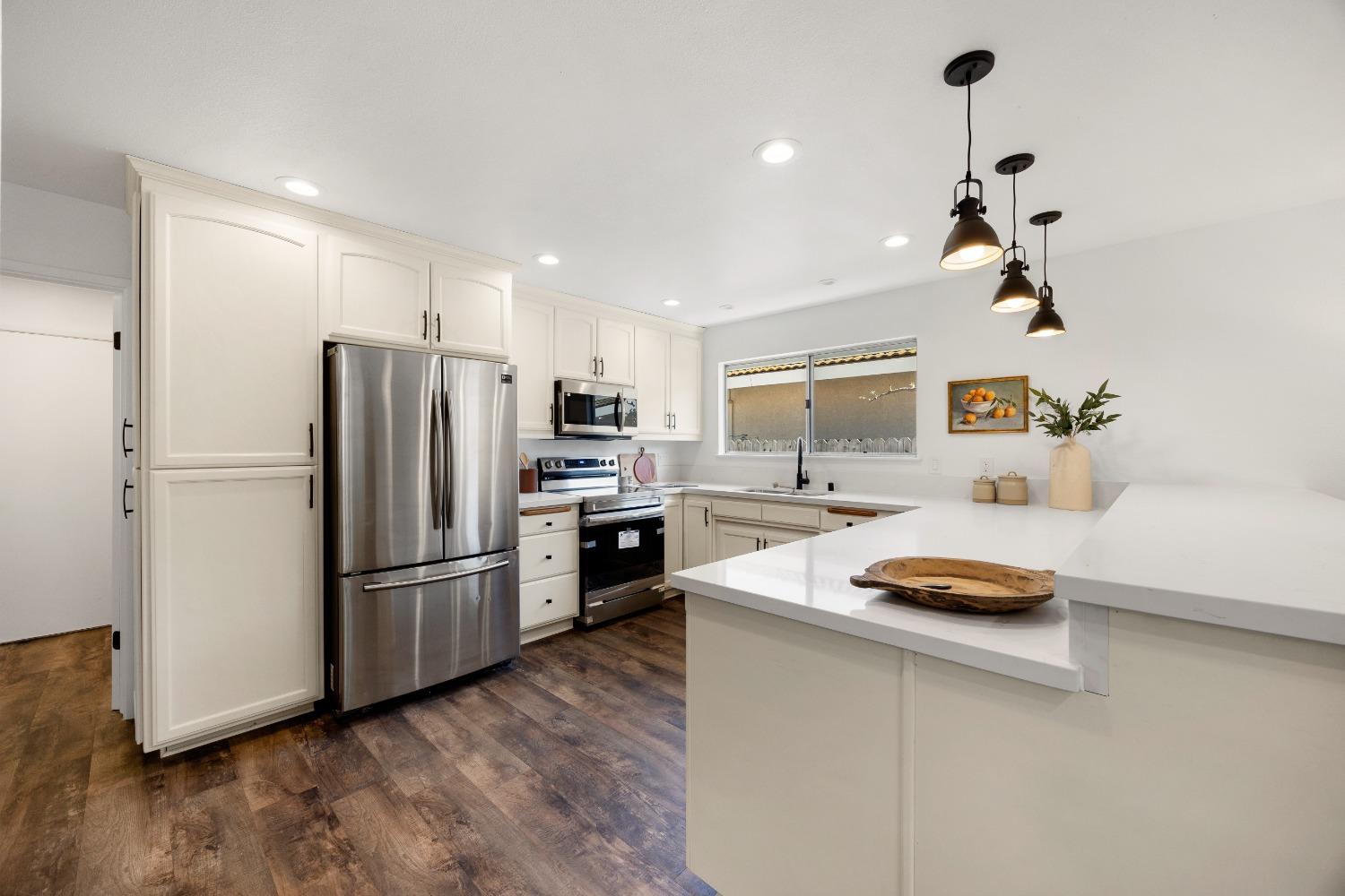 Detail Gallery Image 14 of 46 For 7382 Alma Vista Way, Sacramento,  CA 95831 - 4 Beds | 2/1 Baths