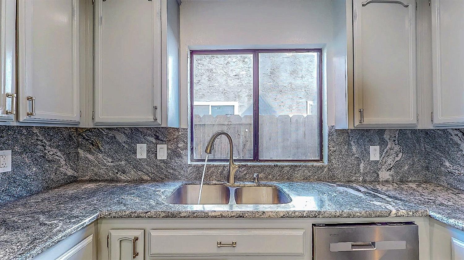 Detail Gallery Image 17 of 50 For 1324 Moffett Rd, Modesto,  CA 95351 - 5 Beds | 3 Baths