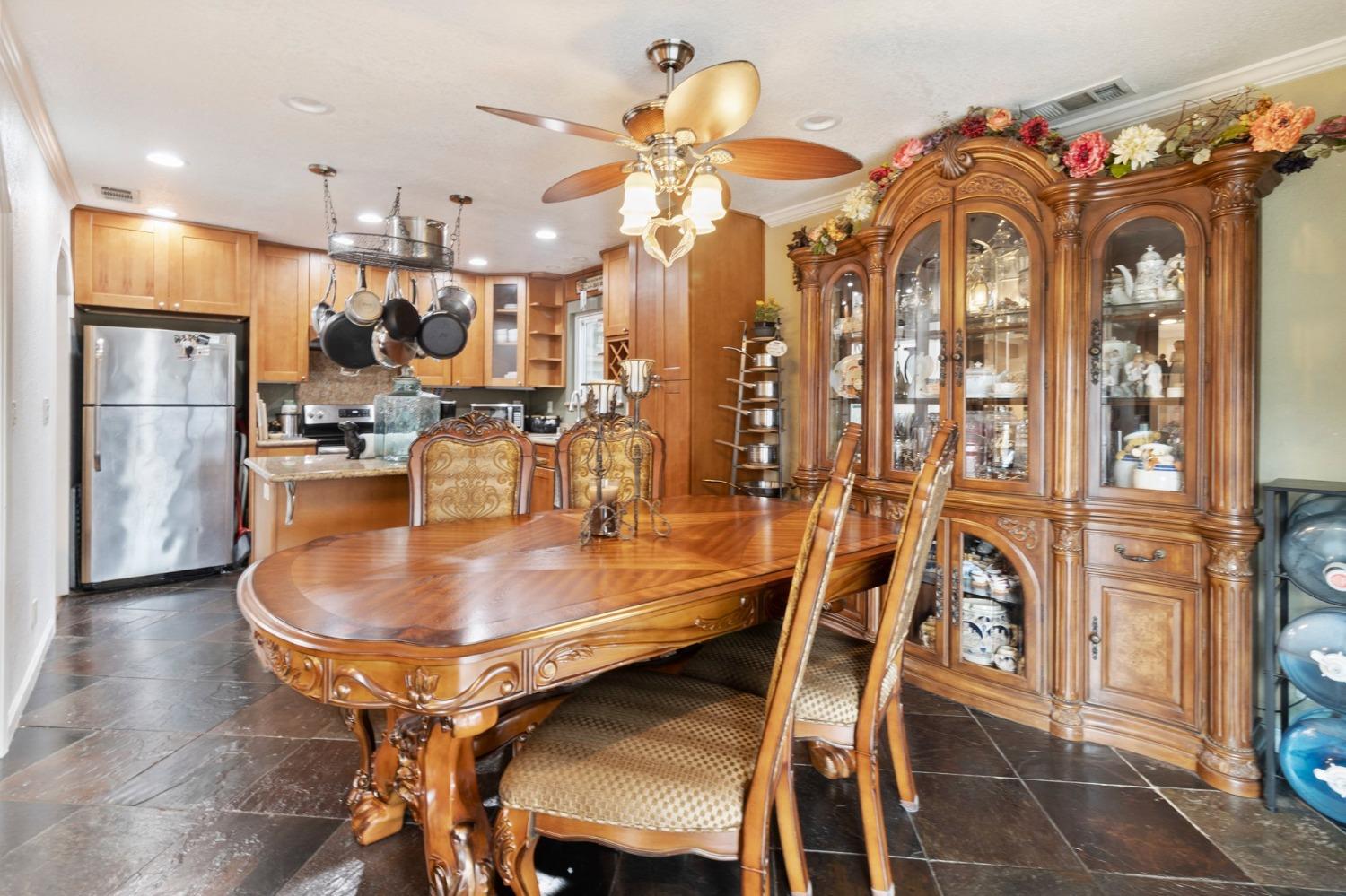 Detail Gallery Image 8 of 27 For 428 N Santa Monica St, Los Banos,  CA 93635 - 3 Beds | 2 Baths