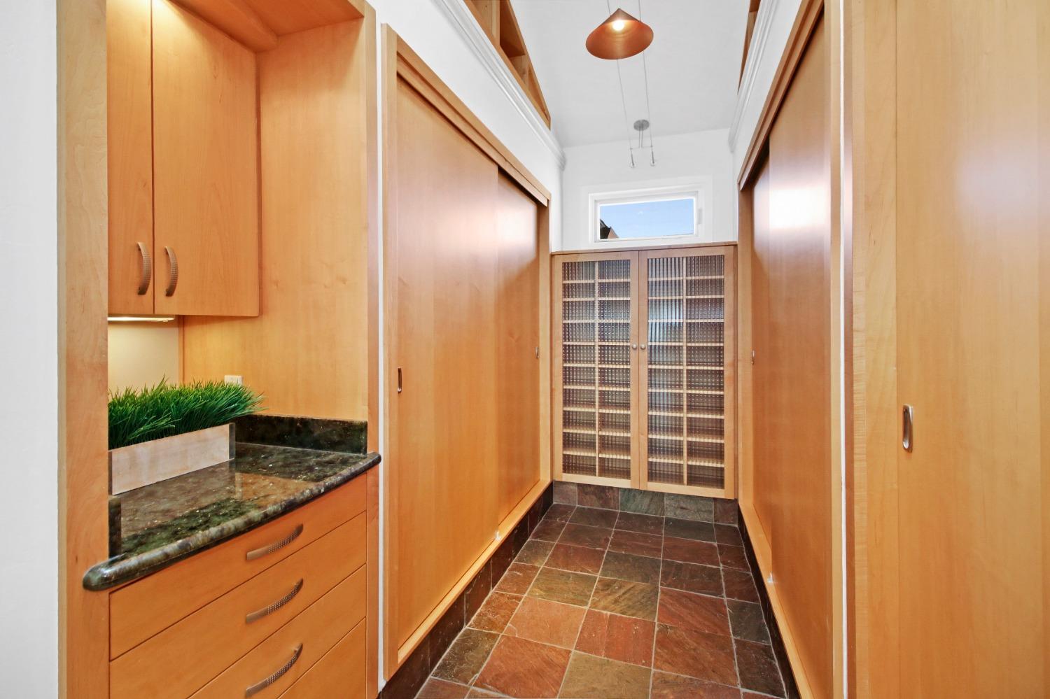 Detail Gallery Image 29 of 61 For 3950 American River Dr, Sacramento,  CA 95864 - 5 Beds | 3 Baths