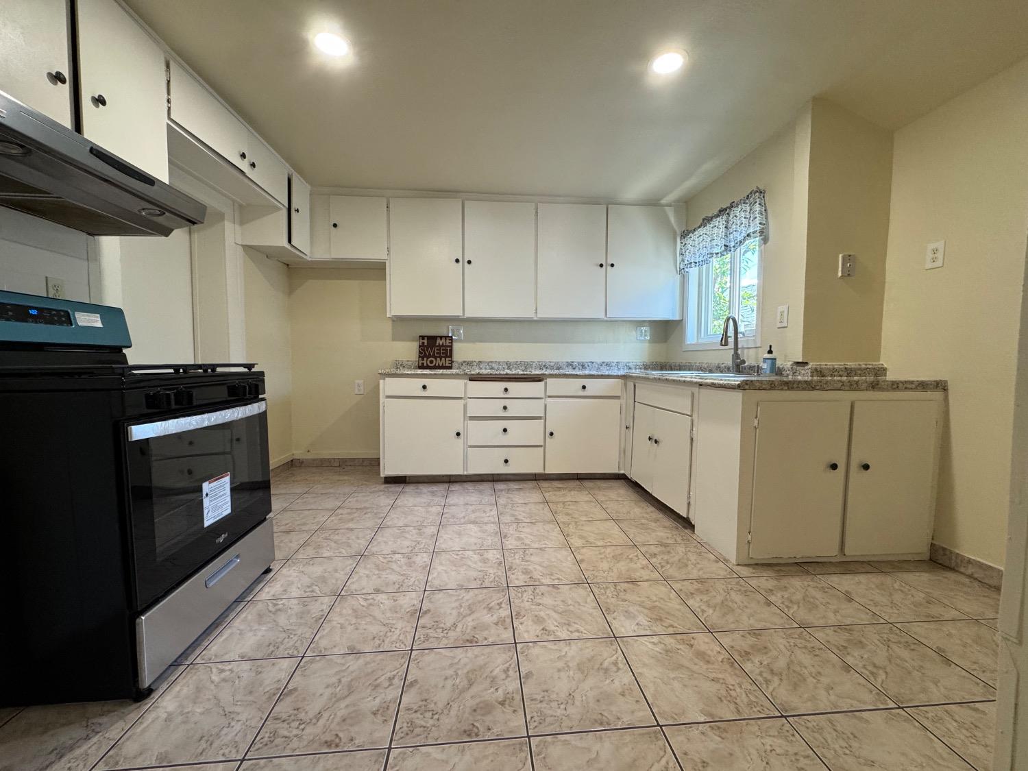Detail Gallery Image 10 of 35 For 240 E 9th St #9TH,  Tracy,  CA 95376 - 3 Beds | 1 Baths