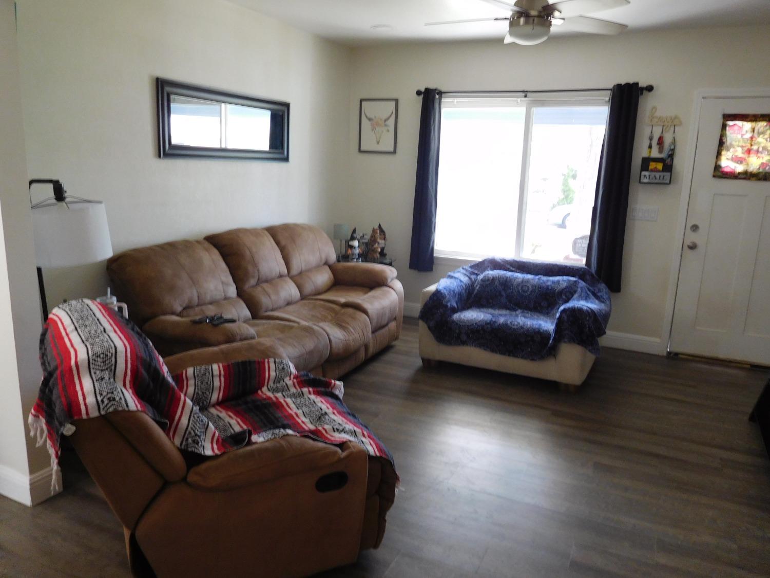 Detail Gallery Image 2 of 12 For 143 Almond Ave, Modesto,  CA 95354 - 2 Beds | 1 Baths