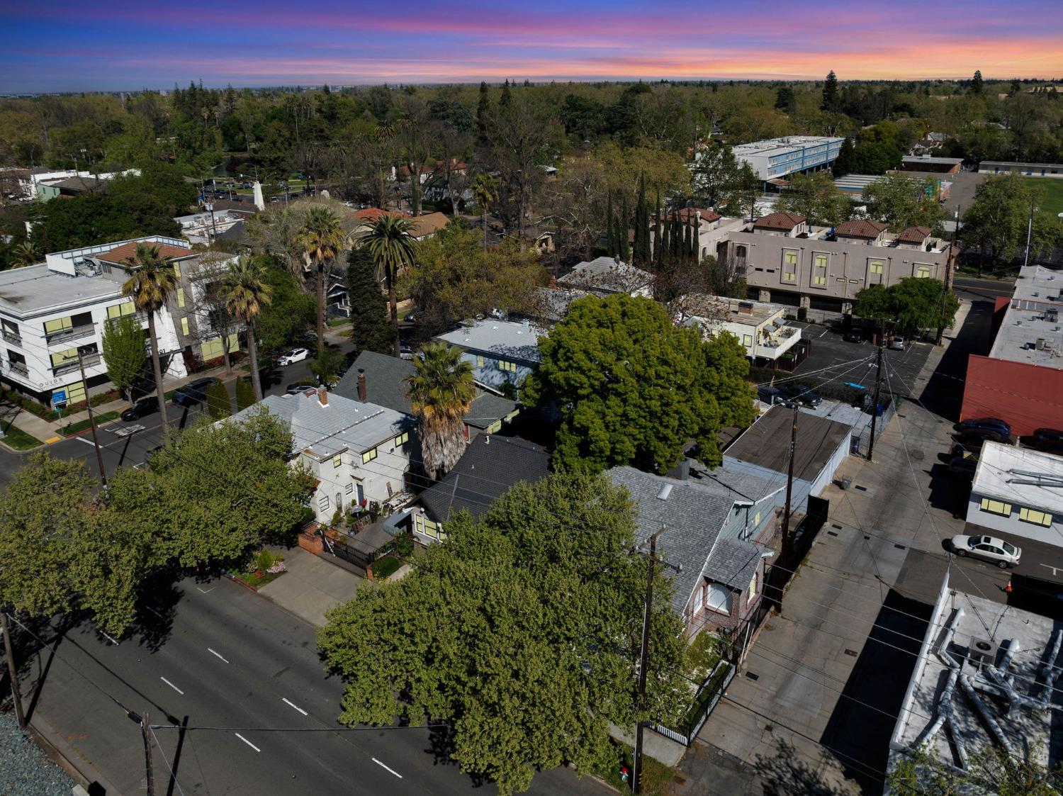 Detail Gallery Image 10 of 84 For 915 30th, Sacramento,  CA 95816 - 5 Beds | 2 Baths