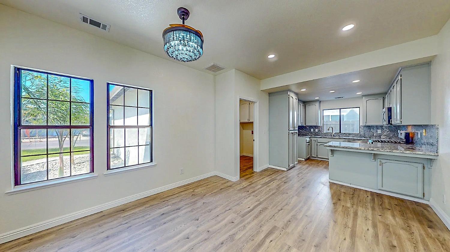 Detail Gallery Image 13 of 50 For 1324 Moffett Rd, Modesto,  CA 95351 - 5 Beds | 3 Baths