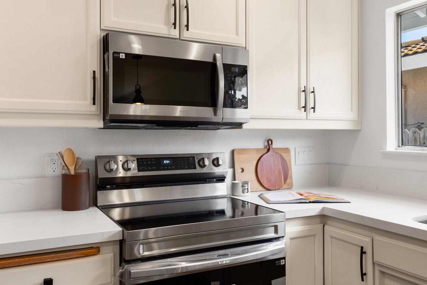 Detail Gallery Image 17 of 46 For 7382 Alma Vista Way, Sacramento,  CA 95831 - 4 Beds | 2/1 Baths