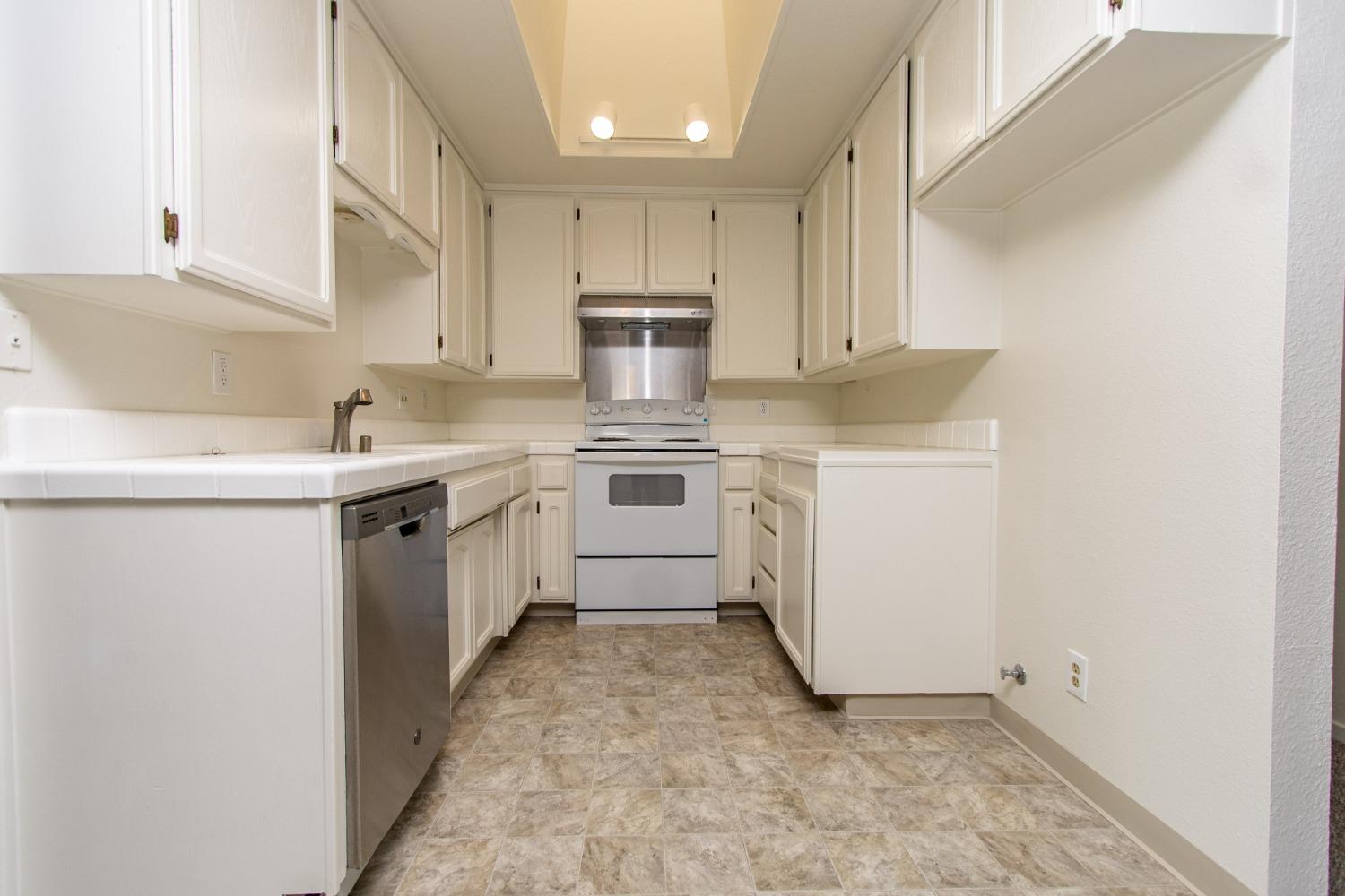 Detail Gallery Image 9 of 41 For 1860 Asbury Ct, Turlock,  CA 95382 - – Beds | – Baths