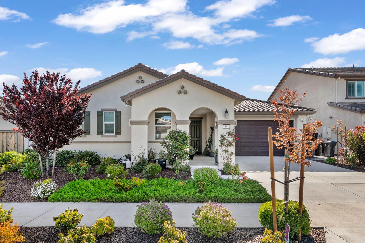 Detail Gallery Image 2 of 38 For 15316 Barbara Terry Blvd, Lathrop,  CA 95330 - 4 Beds | 2 Baths