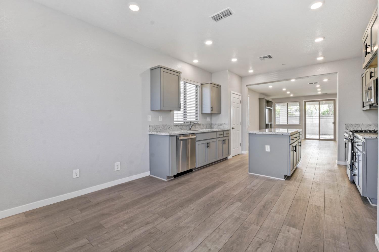 Detail Gallery Image 5 of 34 For 5641 Cobbler Ln, Linda,  CA 95901 - 3 Beds | 2 Baths