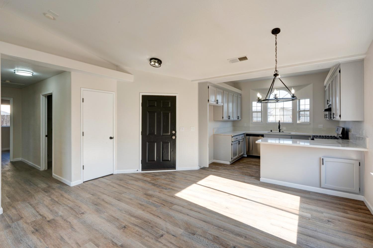 Detail Gallery Image 6 of 40 For 2717 Cowden Ave, Merced,  CA 95348 - 3 Beds | 2 Baths