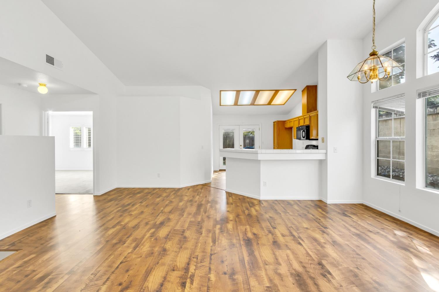 Detail Gallery Image 8 of 36 For 3729 Black Eagle Dr, Antelope,  CA 95843 - 4 Beds | 2 Baths