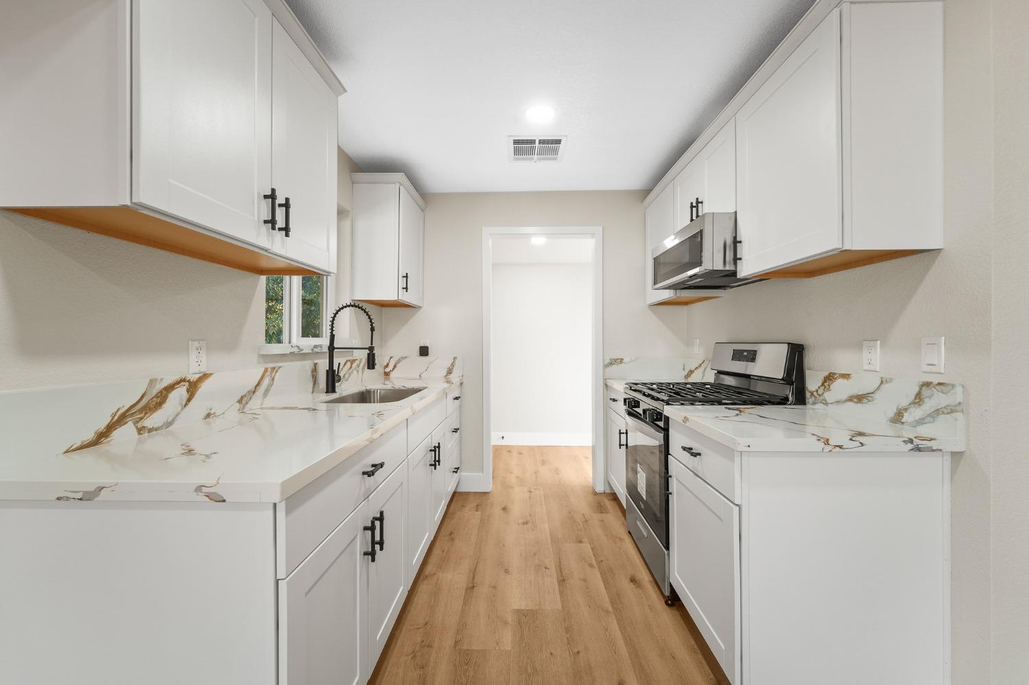 Detail Gallery Image 5 of 15 For 3724 Kentucky Ave, Riverbank,  CA 95367 - 3 Beds | 1 Baths
