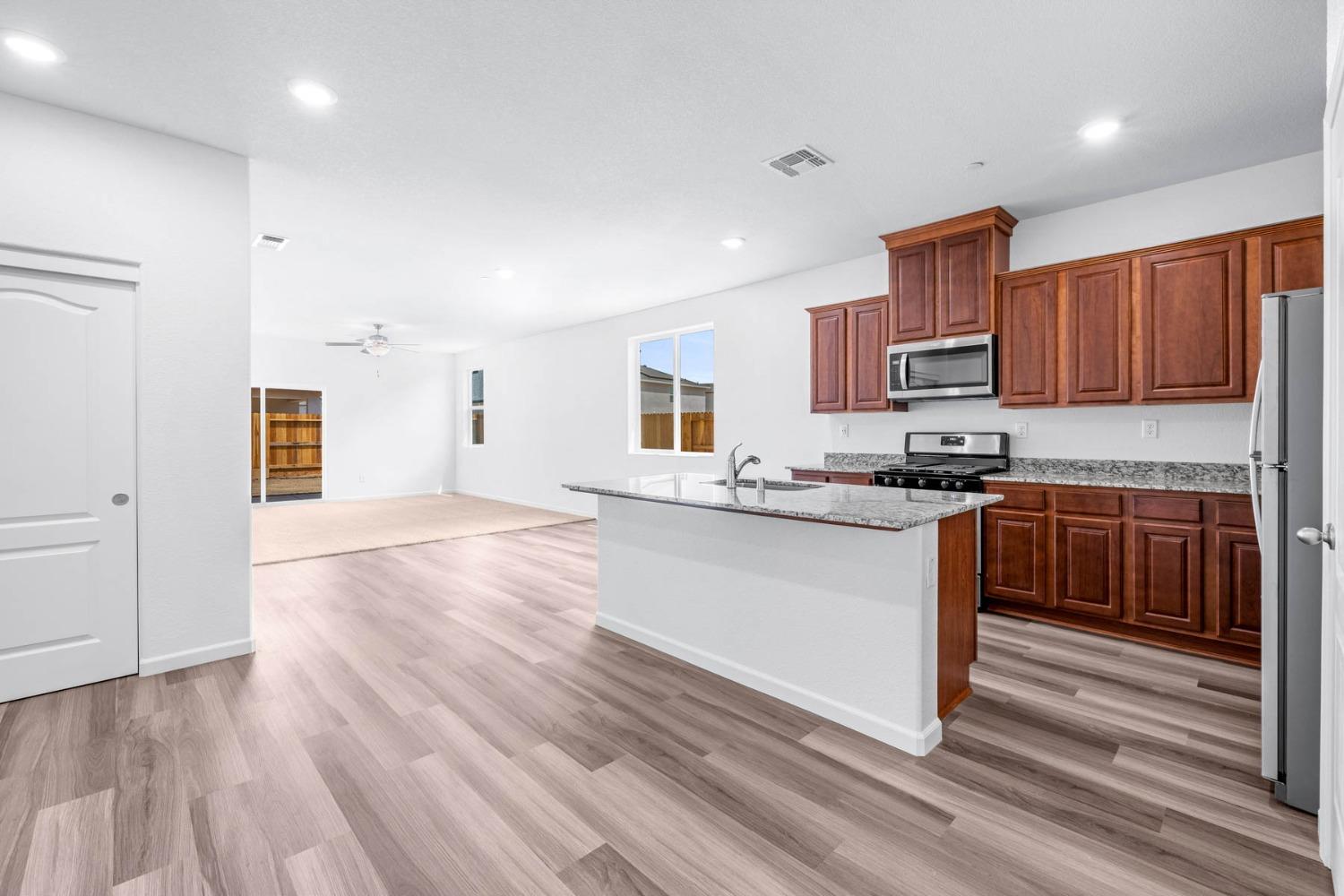 Detail Gallery Image 2 of 12 For 6361 Hogan Way, Linda,  CA 95901 - 4 Beds | 2 Baths