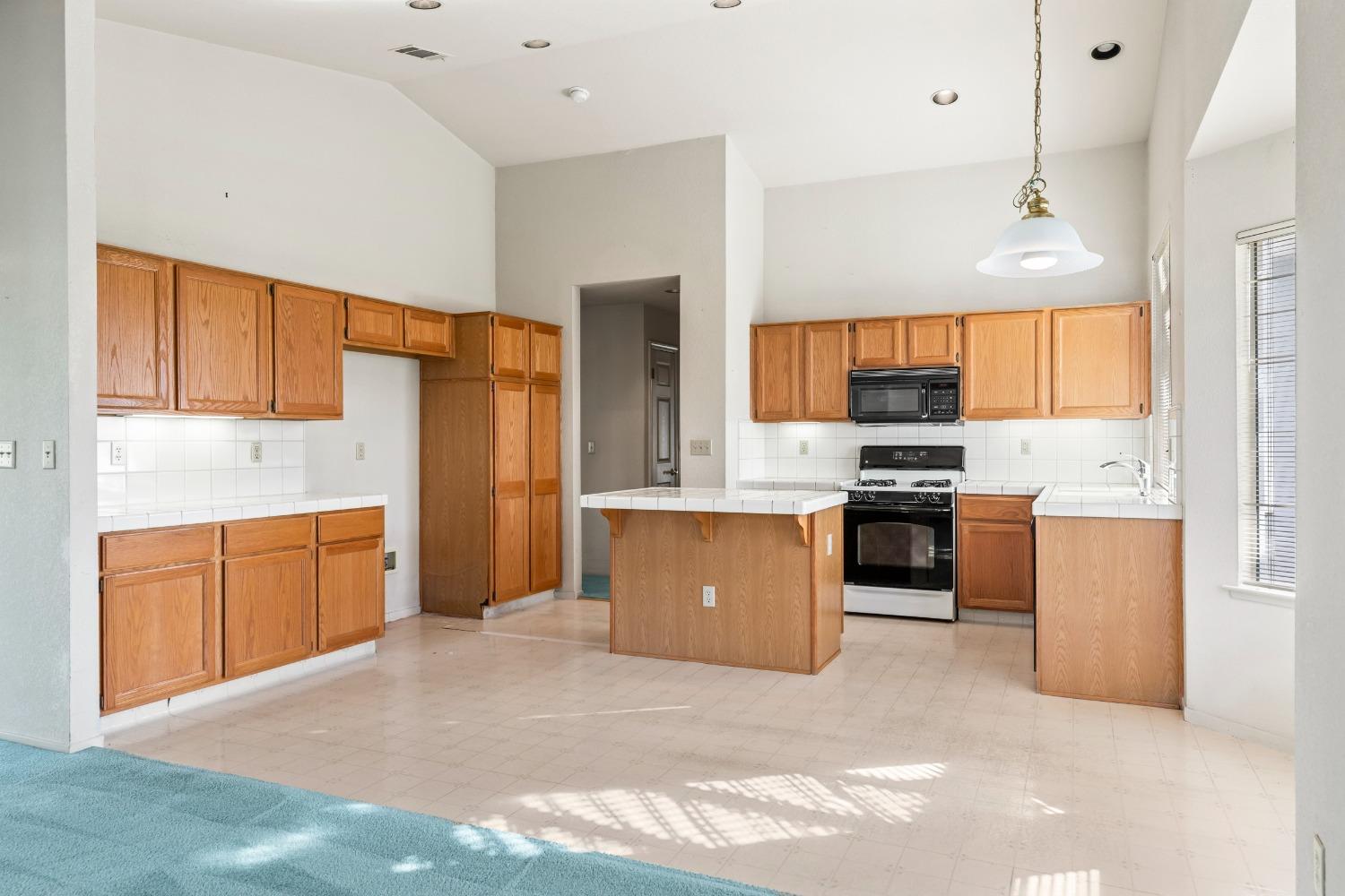 Detail Gallery Image 8 of 46 For 9701 Ranchwood Ct, Oakdale,  CA 95361 - 4 Beds | 2 Baths