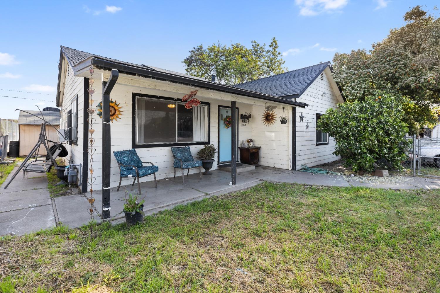 Detail Gallery Image 2 of 30 For 3158 Redwood Ave, Stockton,  CA 95205 - 2 Beds | 1 Baths