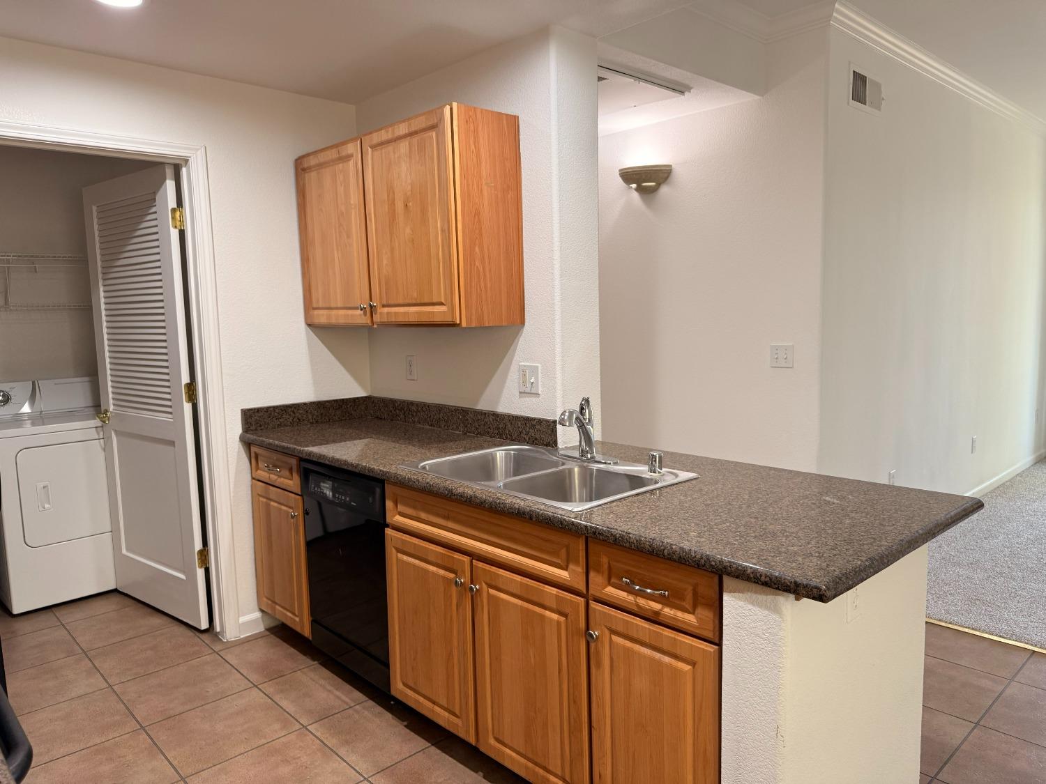 Detail Gallery Image 5 of 21 For 1360 Shady Ln #322,  Turlock,  CA 95382 - 2 Beds | 1 Baths