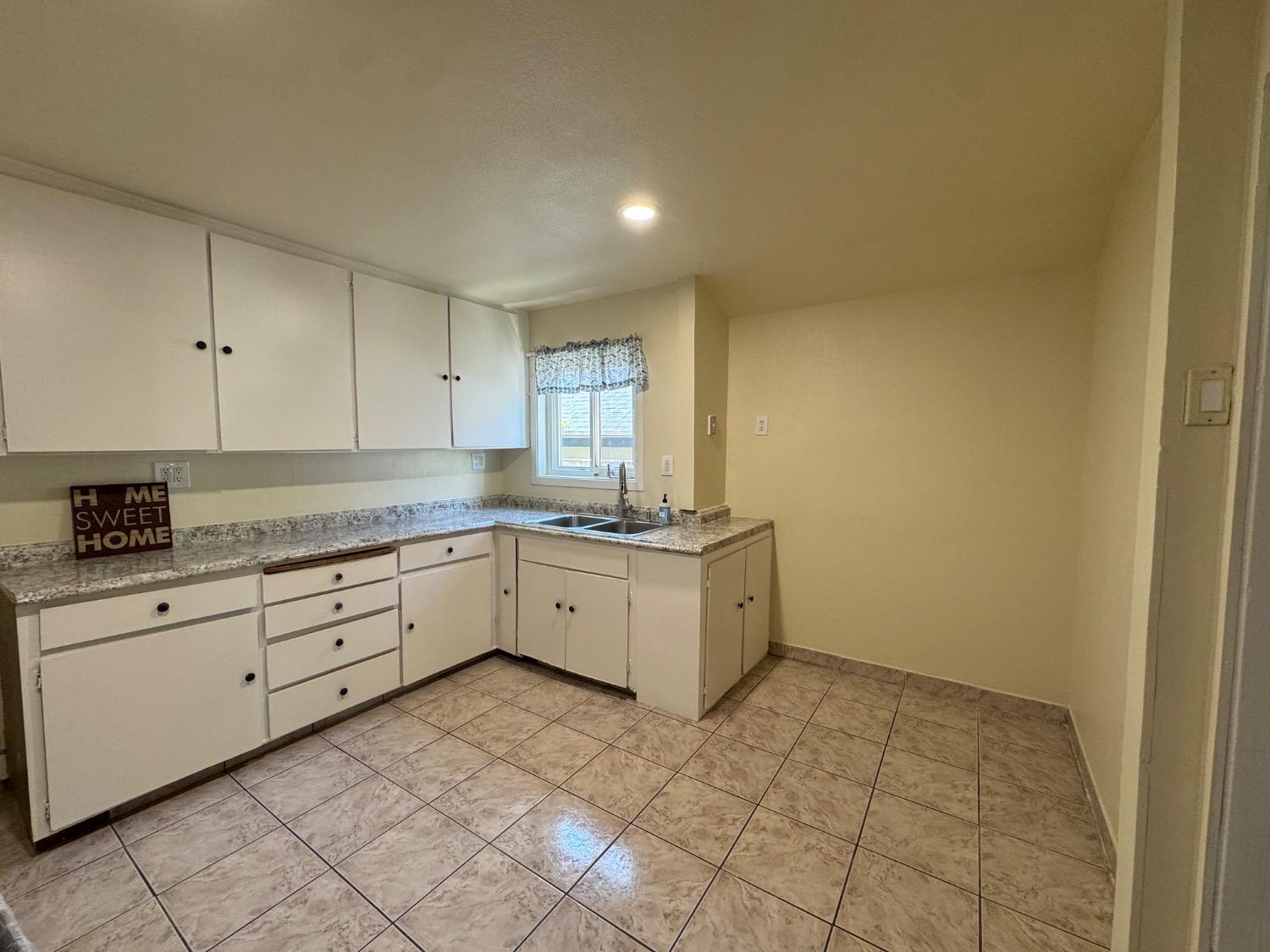 Detail Gallery Image 13 of 35 For 240 E 9th St #9TH,  Tracy,  CA 95376 - 3 Beds | 1 Baths