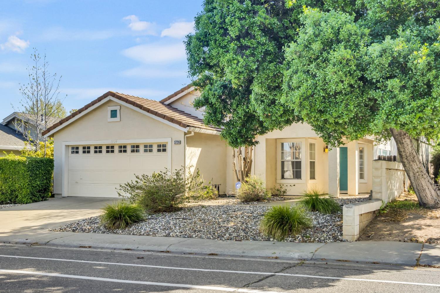 Detail Gallery Image 2 of 36 For 3729 Black Eagle Dr, Antelope,  CA 95843 - 4 Beds | 2 Baths