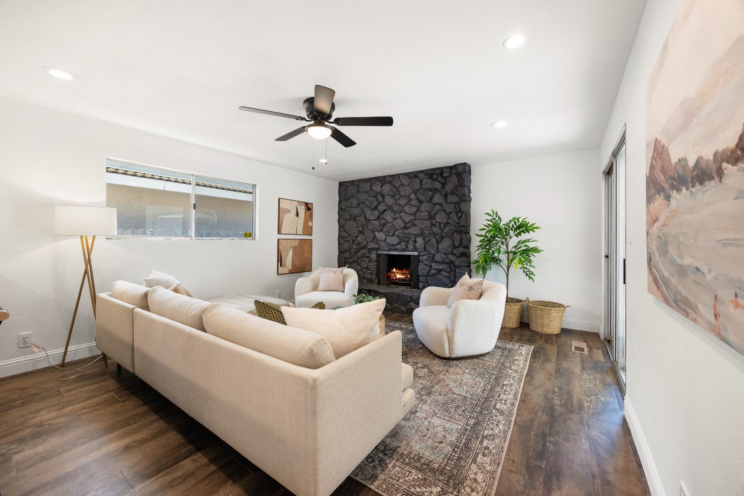 Detail Gallery Image 10 of 46 For 7382 Alma Vista Way, Sacramento,  CA 95831 - 4 Beds | 2/1 Baths