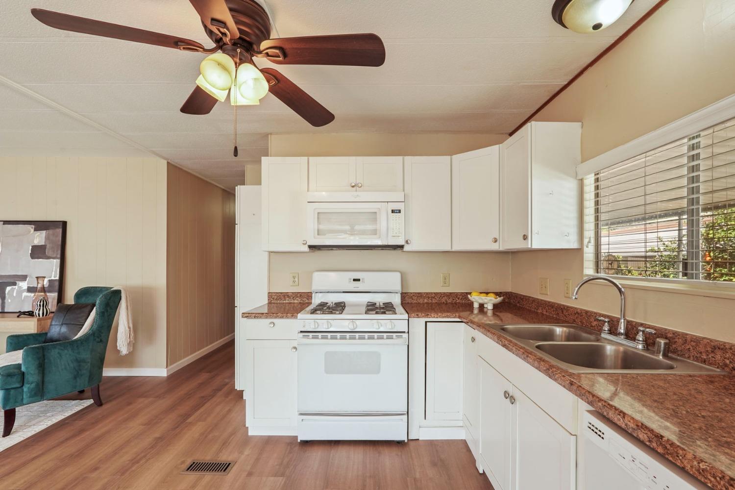 Detail Gallery Image 14 of 44 For 216 San Juan Dr, Lodi,  CA 95240 - 3 Beds | 2 Baths