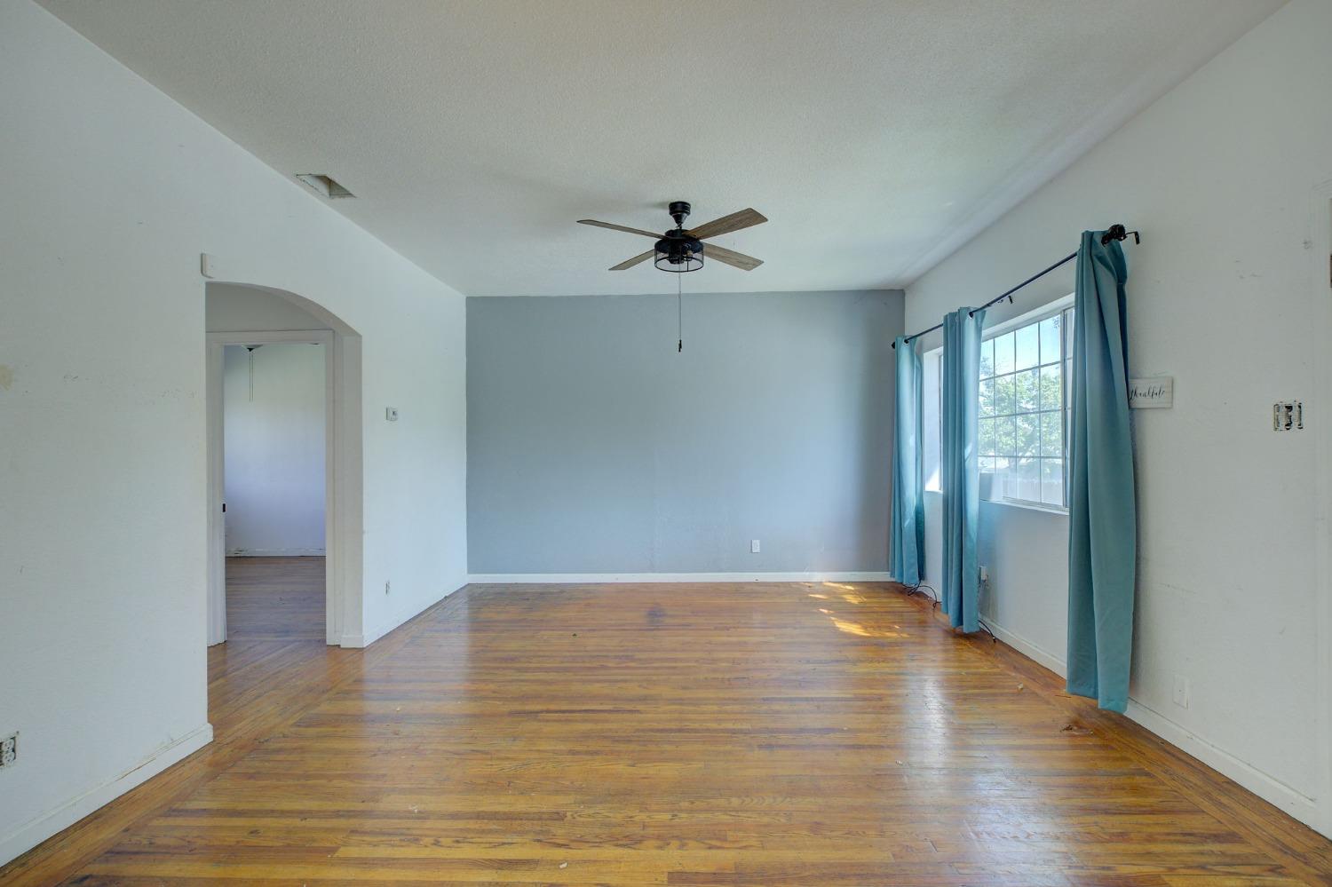 Detail Gallery Image 7 of 22 For 2515 Colfax St, Sacramento,  CA 95815 - 2 Beds | 1 Baths