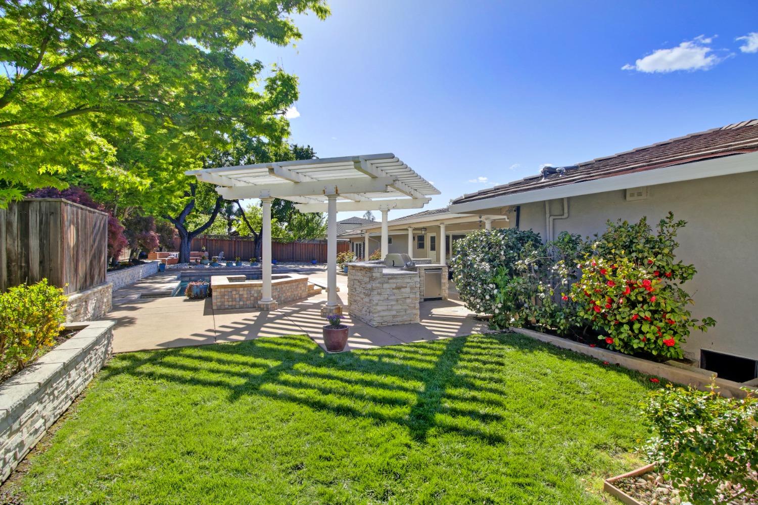 Detail Gallery Image 45 of 61 For 3950 American River Dr, Sacramento,  CA 95864 - 5 Beds | 3 Baths