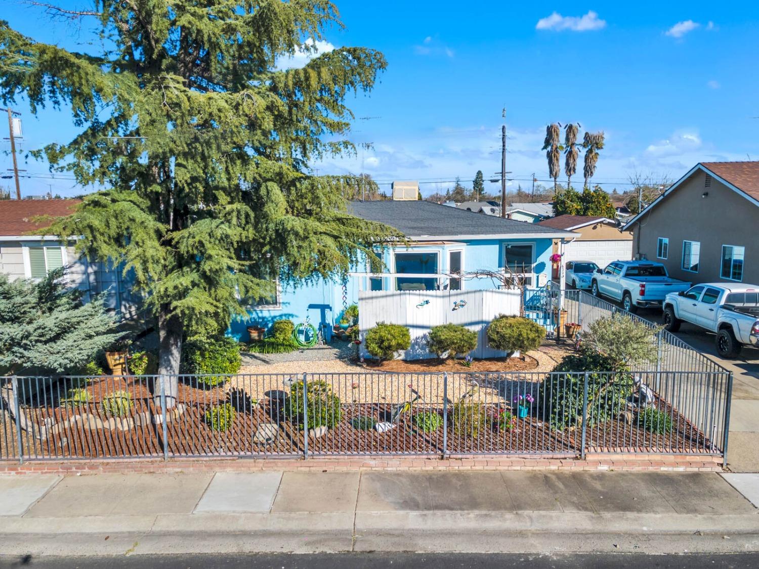 Detail Gallery Image 2 of 46 For 6220 Watt Ave, North Highlands,  CA 95660 - 3 Beds | 1/1 Baths