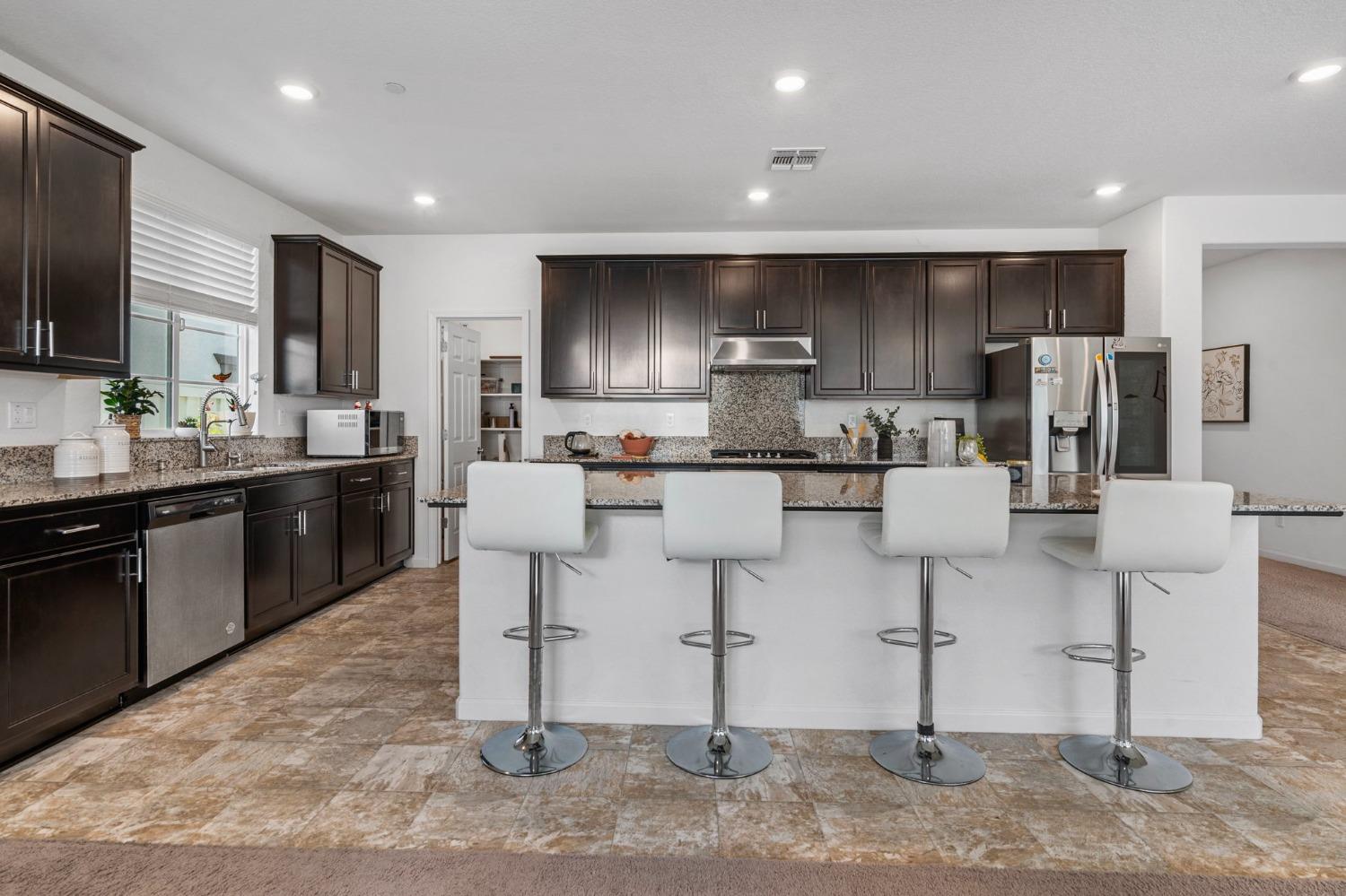 Detail Gallery Image 14 of 38 For 15316 Barbara Terry Blvd, Lathrop,  CA 95330 - 4 Beds | 2 Baths