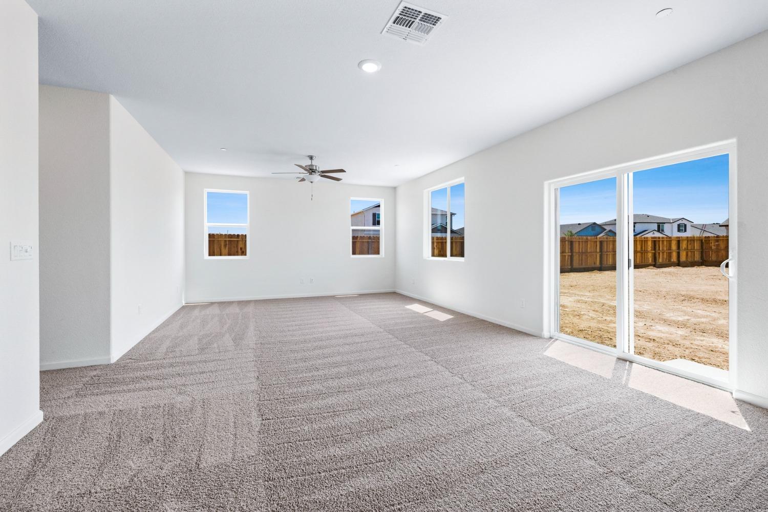 Detail Gallery Image 4 of 15 For 2150 Rita Ct, Linda,  CA 95901 - 5 Beds | 3 Baths