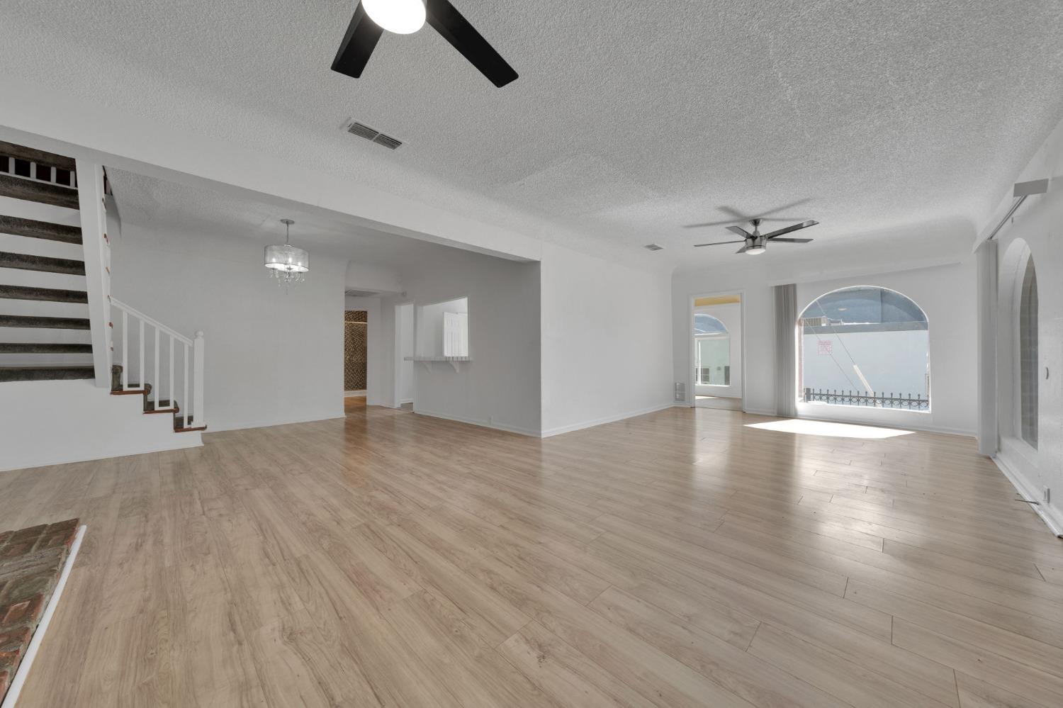 Detail Gallery Image 16 of 84 For 915 30th, Sacramento,  CA 95816 - 5 Beds | 2 Baths